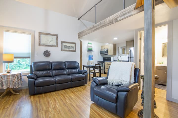 Comfy & Cozy Loft - San Antonio, TX