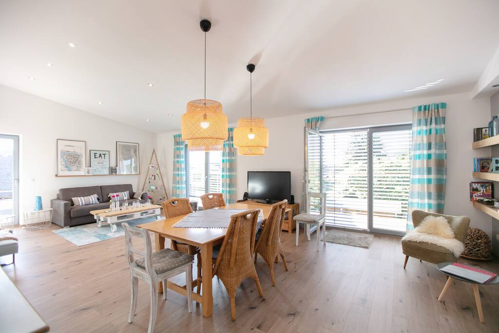 Geräumiges Wohn- und Esszimmer