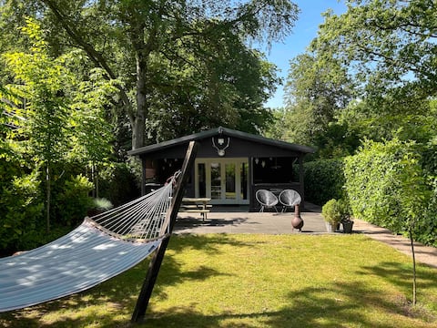 Atmospheric log cabin, wooded neighborhood, lots of privacy.