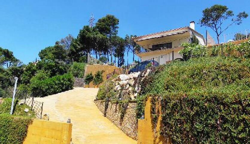 Luxury villa Pool Heating Wi-Fi Aircon SMART TV gallery image 3