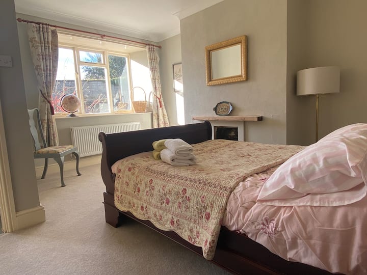 3号卧室配有双人床