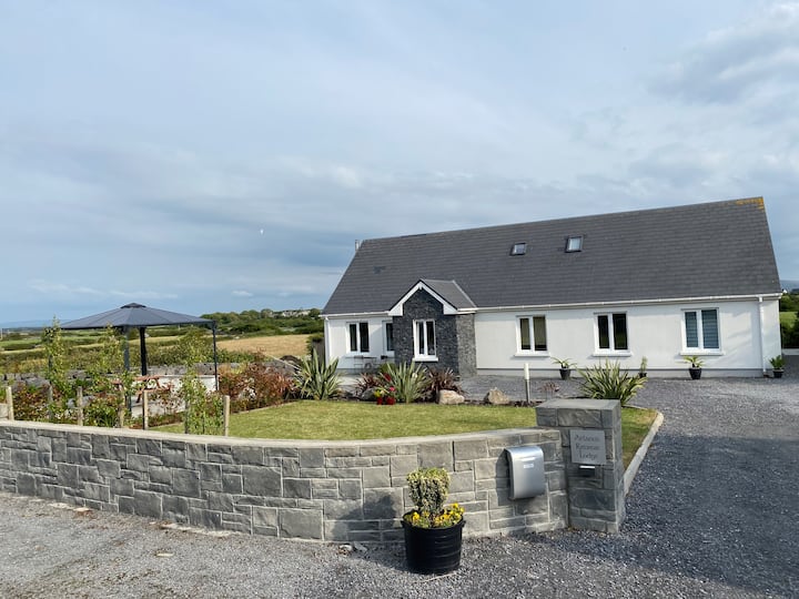 Luxury Atlantic Retreat Lodge Kinvara near bay Villas for Rent in