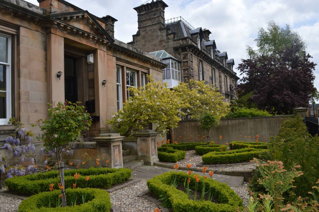 Path to flat on right of garden