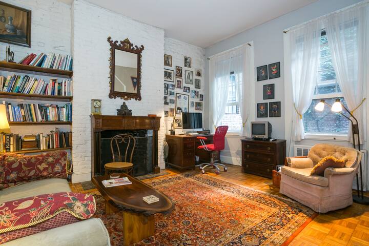 Historic East Village Townhouse gallery image 3