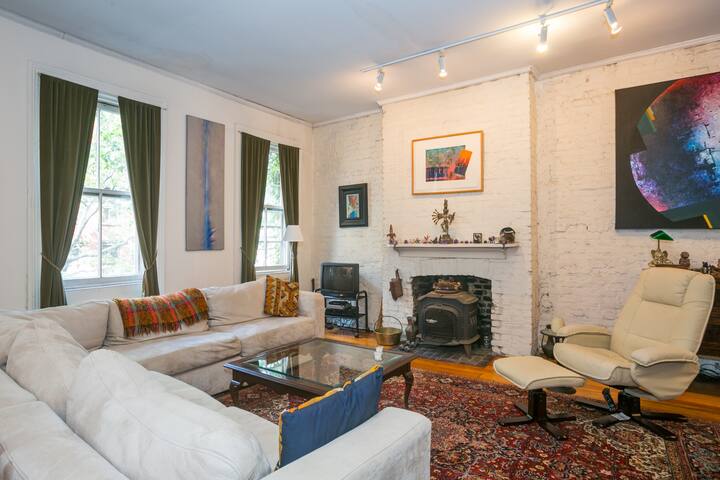 Historic East Village Townhouse gallery image 2
