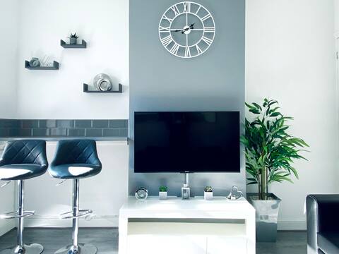 Popular Airbnb listing: The Gatsby - Beautiful Modern Apartment in Perry Barr