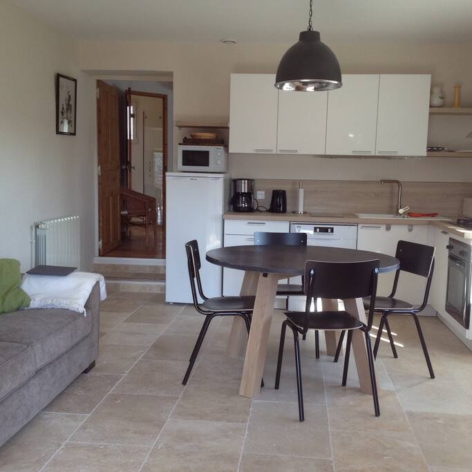 Cuisine/salon de l'appartement