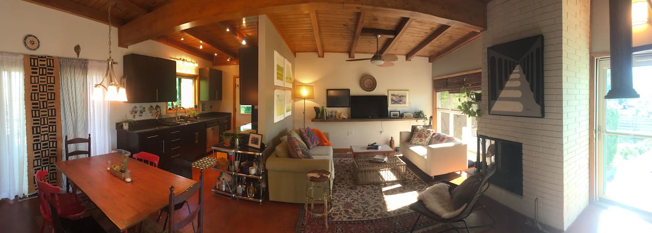 Modernist Ranch House near Downtown