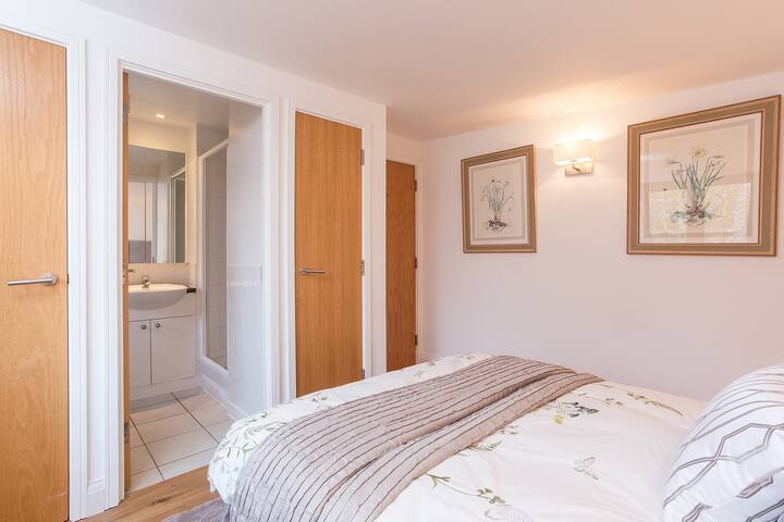 חדר שינה 1 עם חדר רחצה צמוד