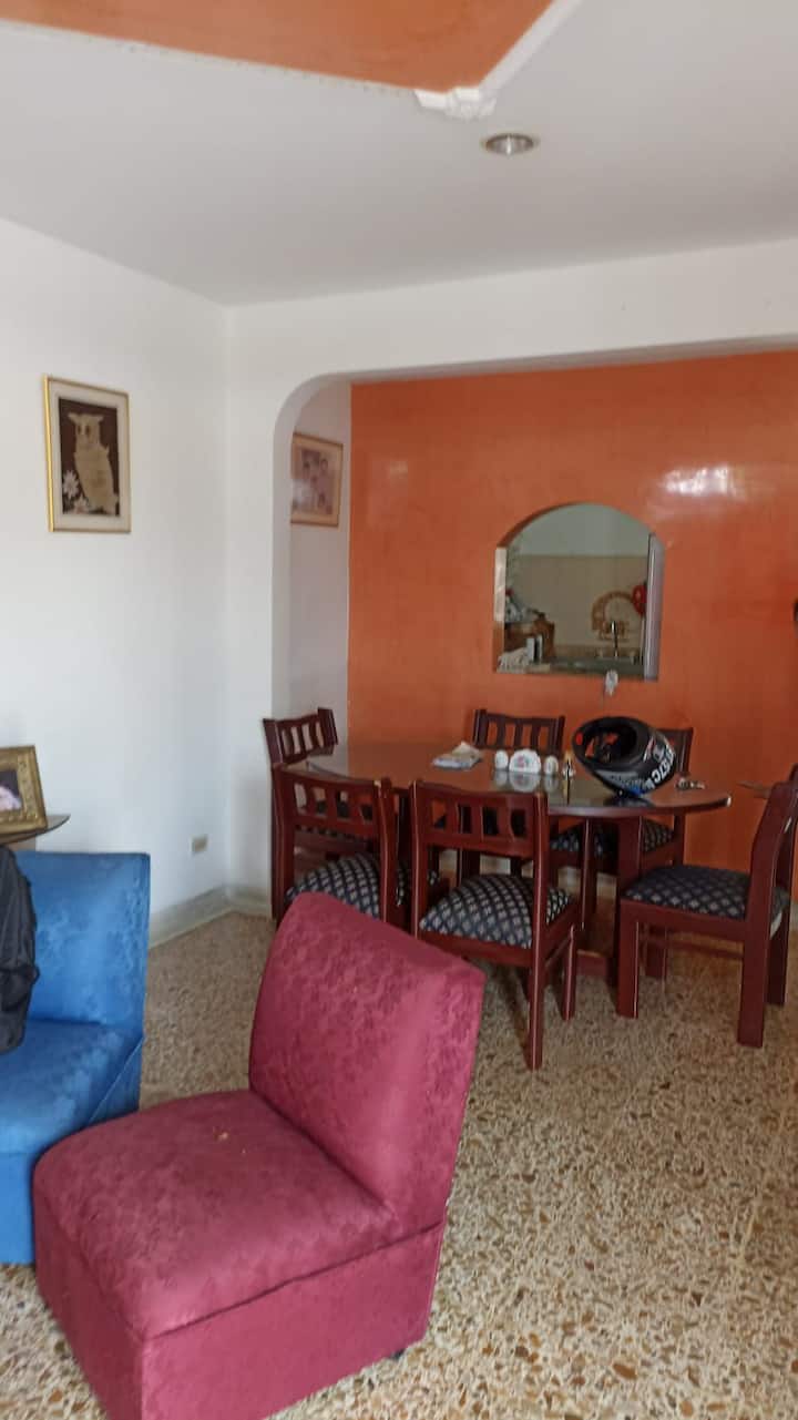 Casa Cómoda Con 5 Habitaciones, 2 Wc, Cocina, Sala - Neiva