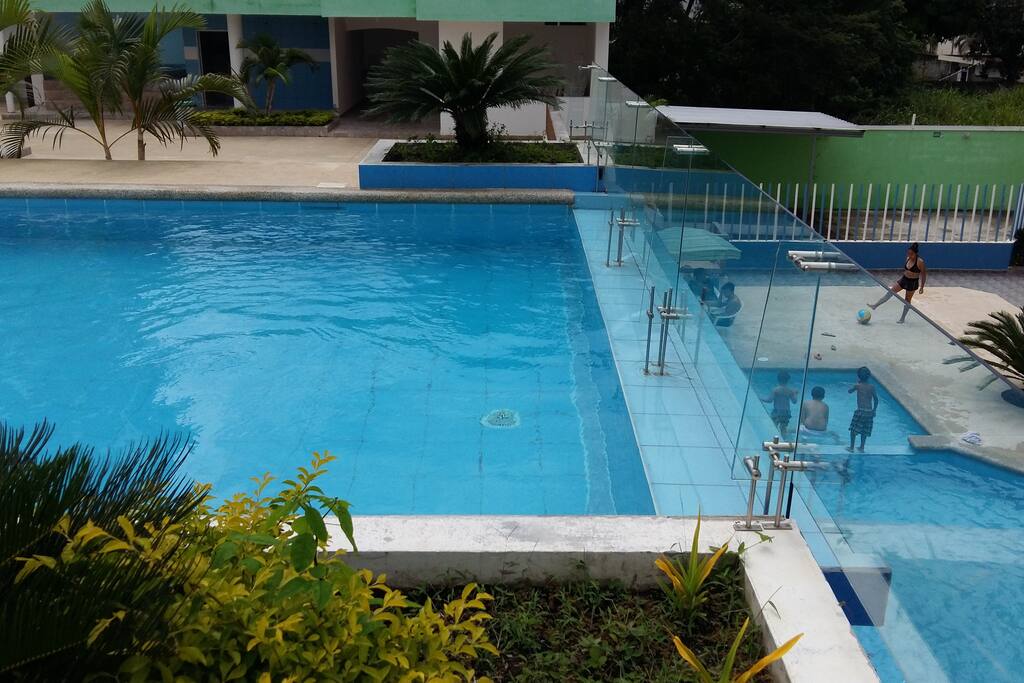 2 Piscinas de Adultos, 1 Piscina de niños en dos plantas.