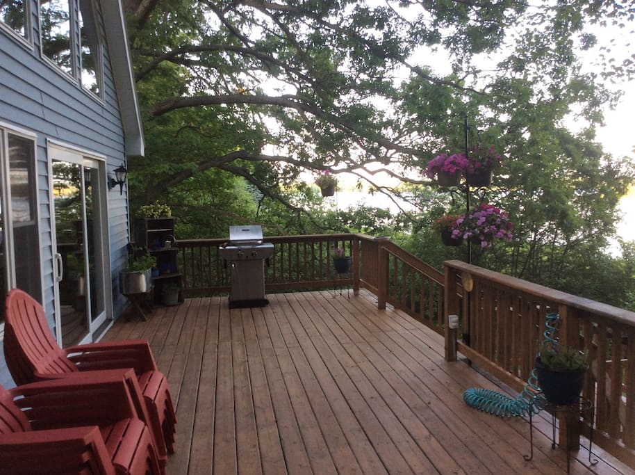 Enjoy the deck as you barbecue and gaze out onto the outlet and see all the wild life.