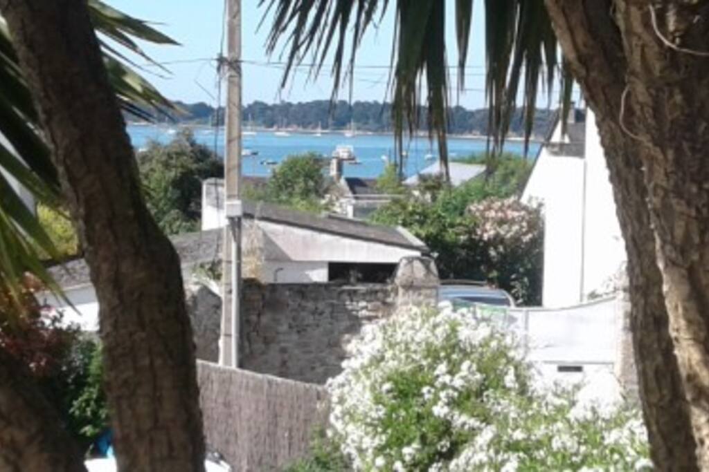 ...vue sur la mer depuis l'étage.