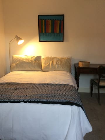 Warm, light and cosy double in Central Oxford