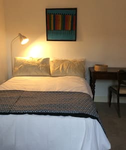 Warm, light and cosy double in Central Oxford