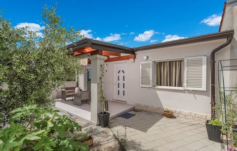 Popular Airbnb listing: Apartments blazevic - studio apartment blazevic n2 in Červar