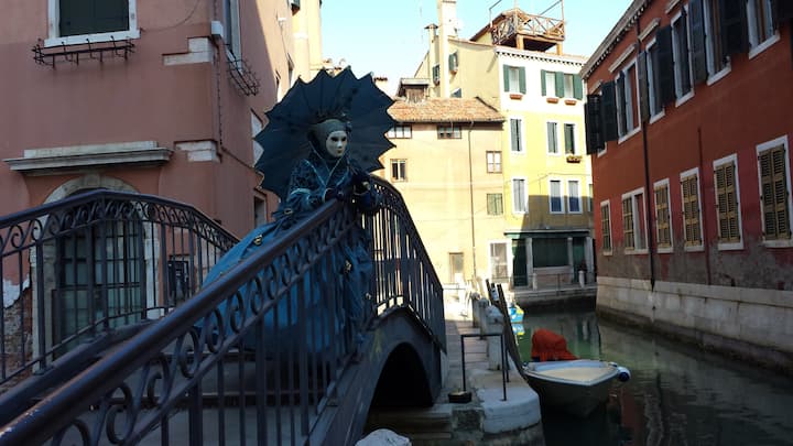 Grand Apartment Biennale