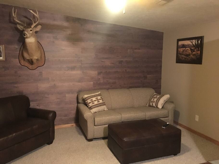 Upstairs pool room lounge area
