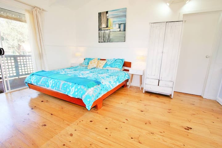 Bedroom 3 (Sunroom) with King size Bed