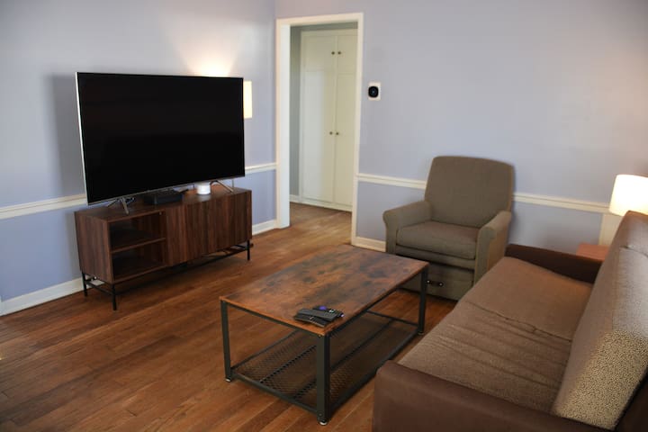 Airbnb 318 W 4th St Vacation Rentals Places To Stay
