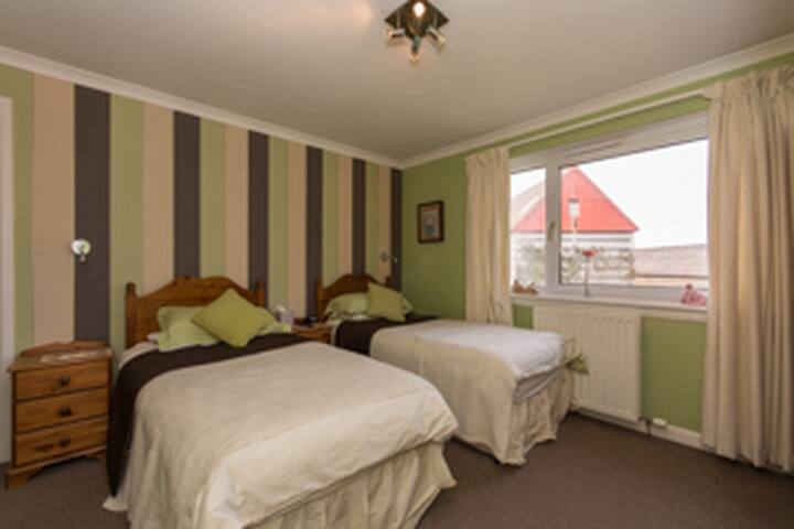 St Andrews - Seggie Farm B&B - Twin