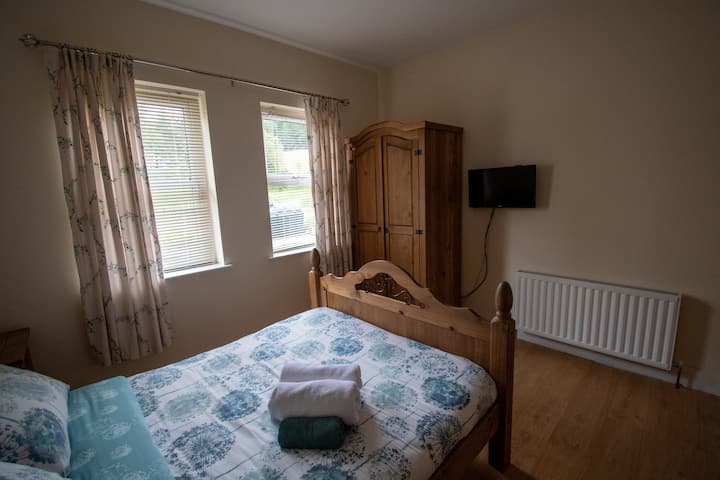 3rd ground floor bedroom