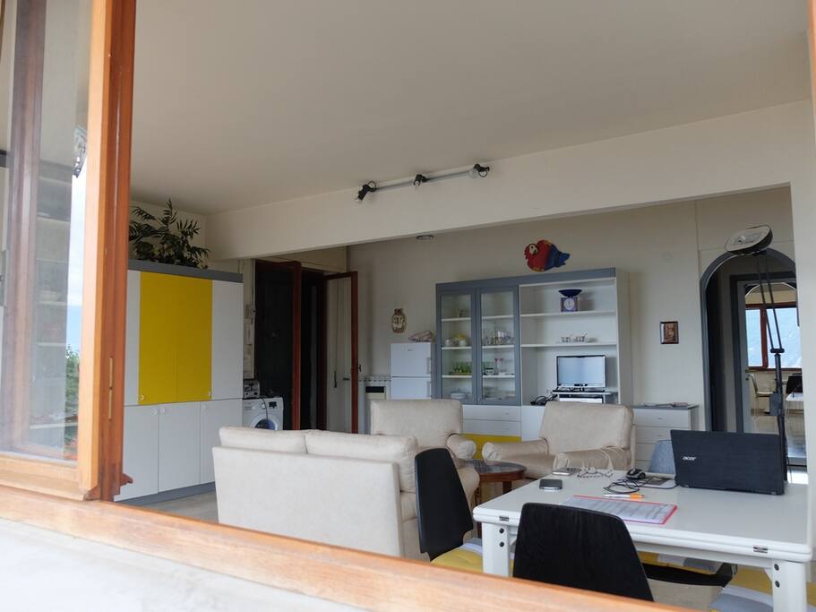 la zona giorno vista dall'esterno