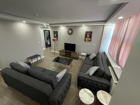 Top Airbnb: Ümraniye Center p18 1+1 Luxery Design Residence in Ümraniye