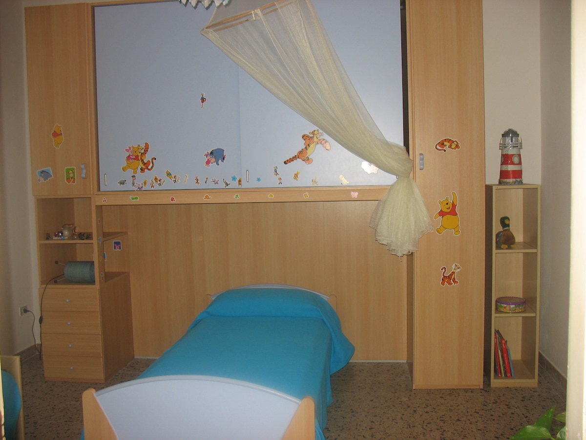 спалня с две легла