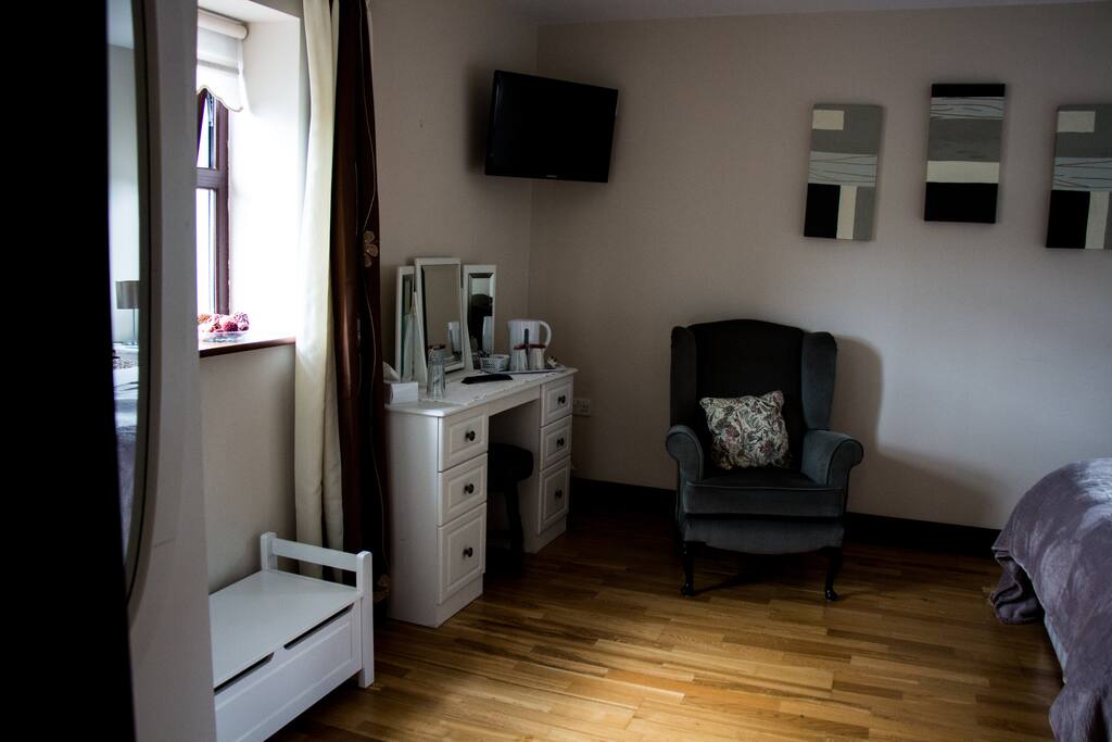 Ground Floor Bedroom with King size bed