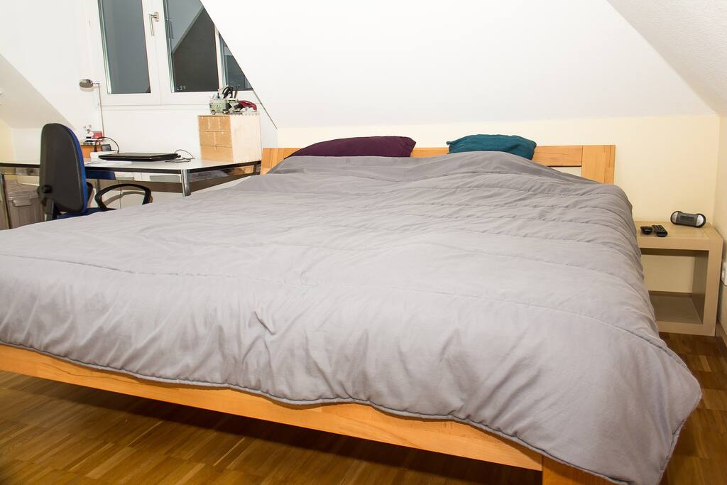 großes 2x2 Meter Bett
