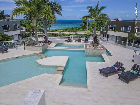 Dream Miramar ~ NEW luxurious 2 Bedroom Townhouse.