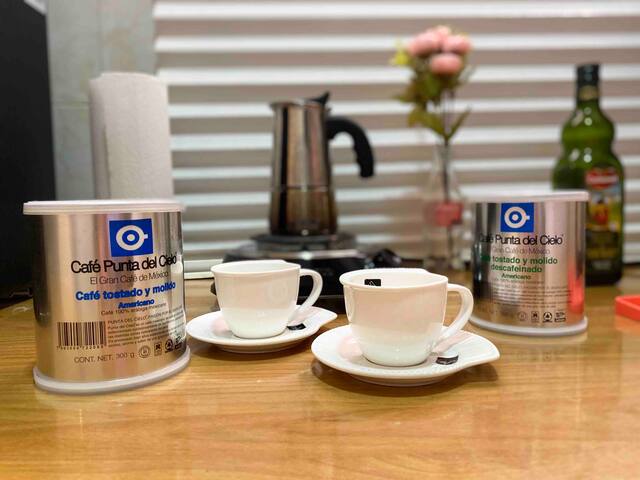 Local Vibes: Your Homely Spot in Iconic Condesa 2B gallery image 3