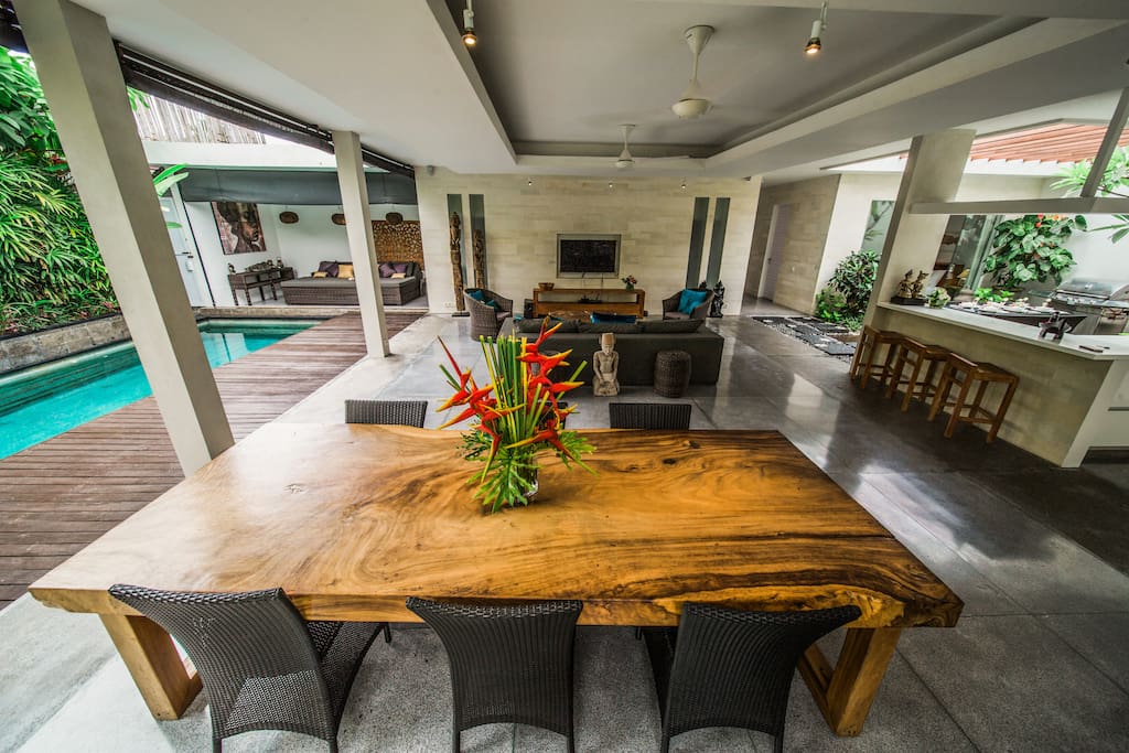 Open Living room and Pool