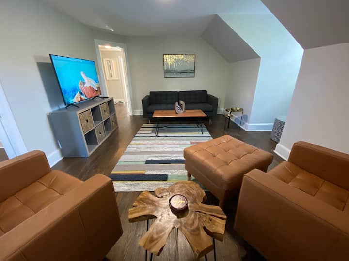 Downtown Oasis Second-floor Condo - Princeton University, Princeton