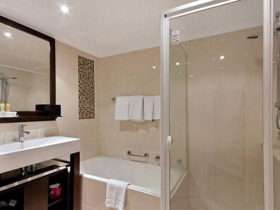 Separate toilet & bathroom (with washer & dryer)