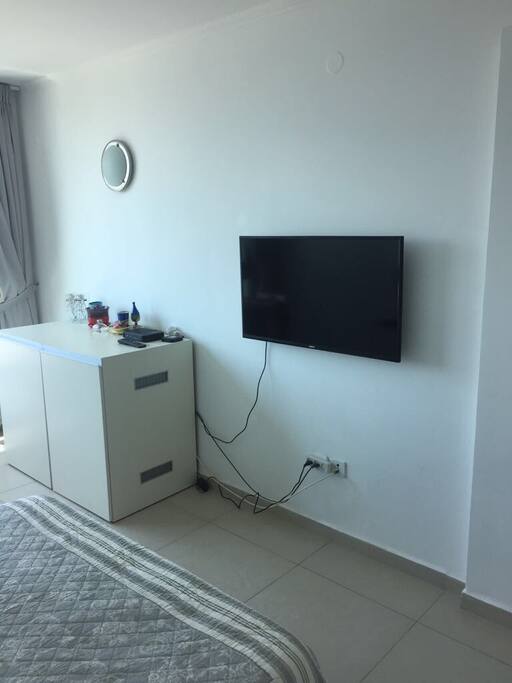 Télé avec chaînes françaises et wifi