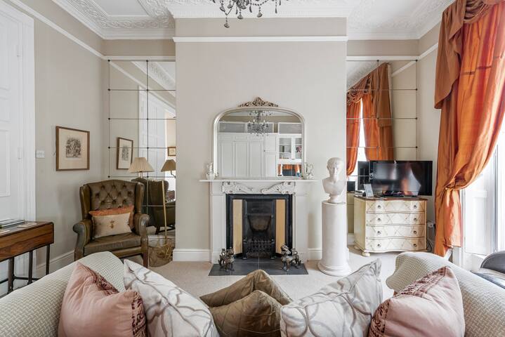 Georgian Studio with Outside Terrace & Parking