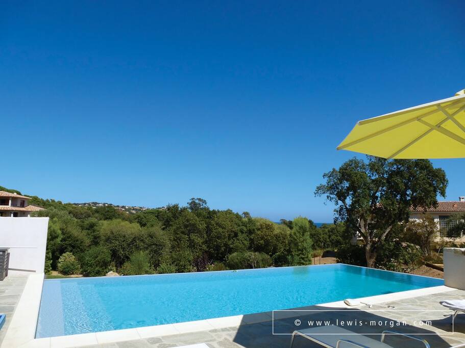 Piscine vue mer