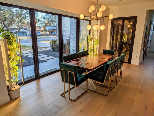 New Lux Home 5bd/5ba with Pool & Hot Tub gallery image 5