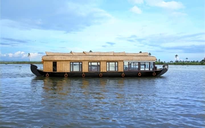 Dona House Boats