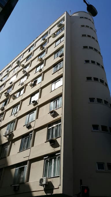 Building corner with Gomes Carneiro Street.