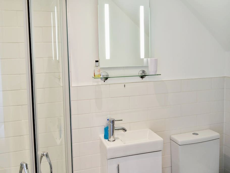 2nd floor bathroom