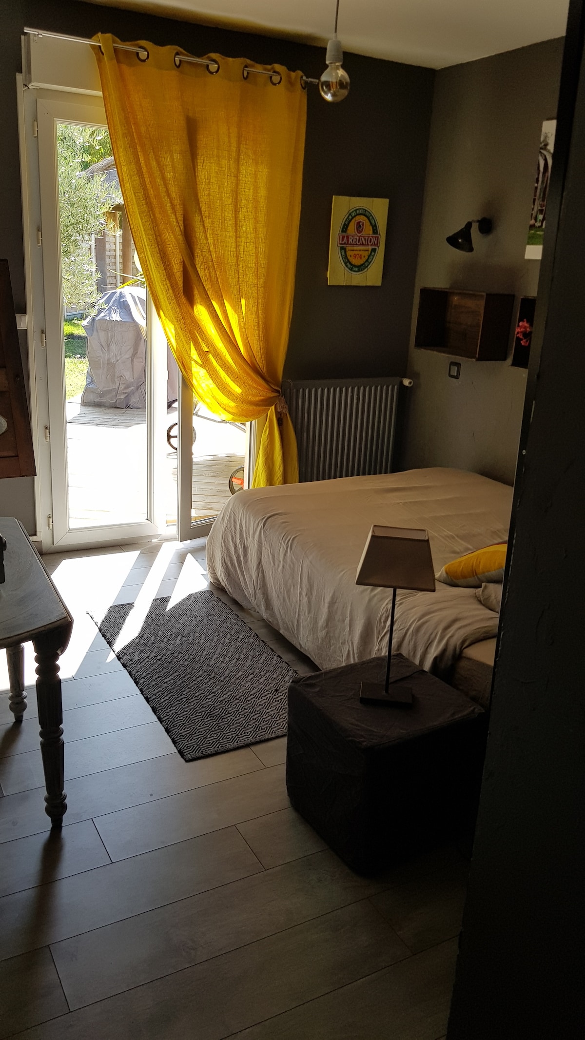 Spavaća soba na terasi s garderobom