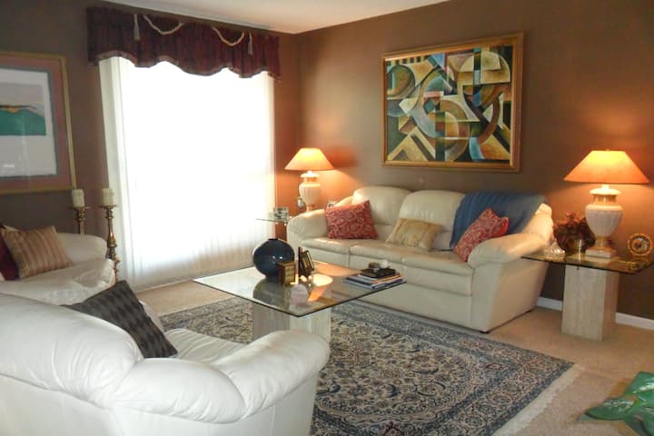 Quiet Master Bedroom/private Bath, Lic# 202245