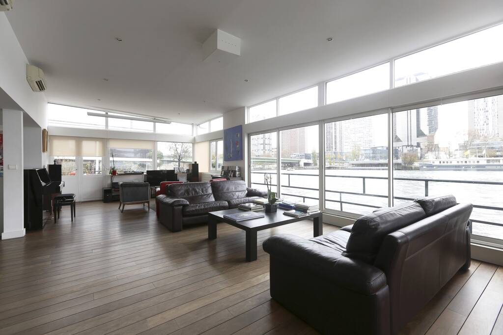 The main room, an other view