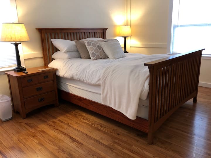 2 KING Masters, MidTown Tulsa, 4k 55" Roku TV Houses for Rent in