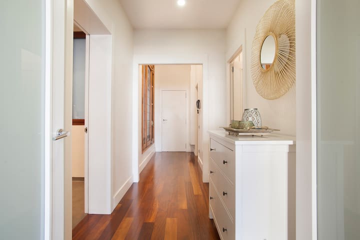 Luxurious, bright, spacious Plaza Catalunya gallery image 4