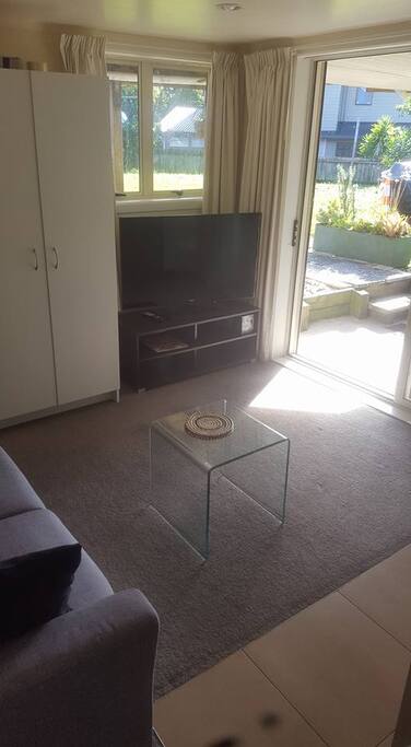 TV, wifi and wardrobe space