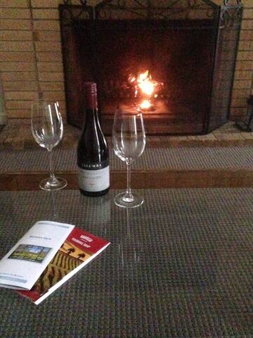 Barossa Idyll -centre of town, breathtaking views gallery image 2